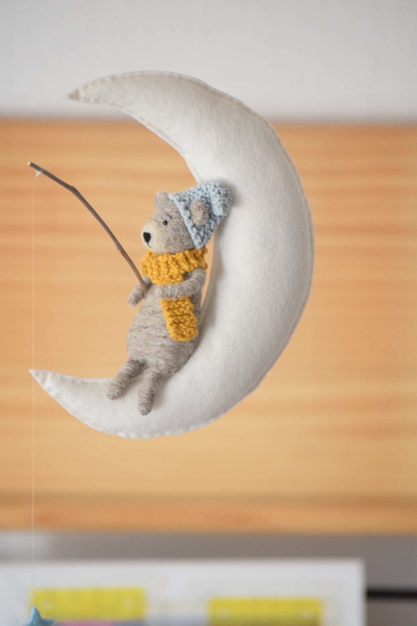 Móvil Oso Luna Gris Claro M