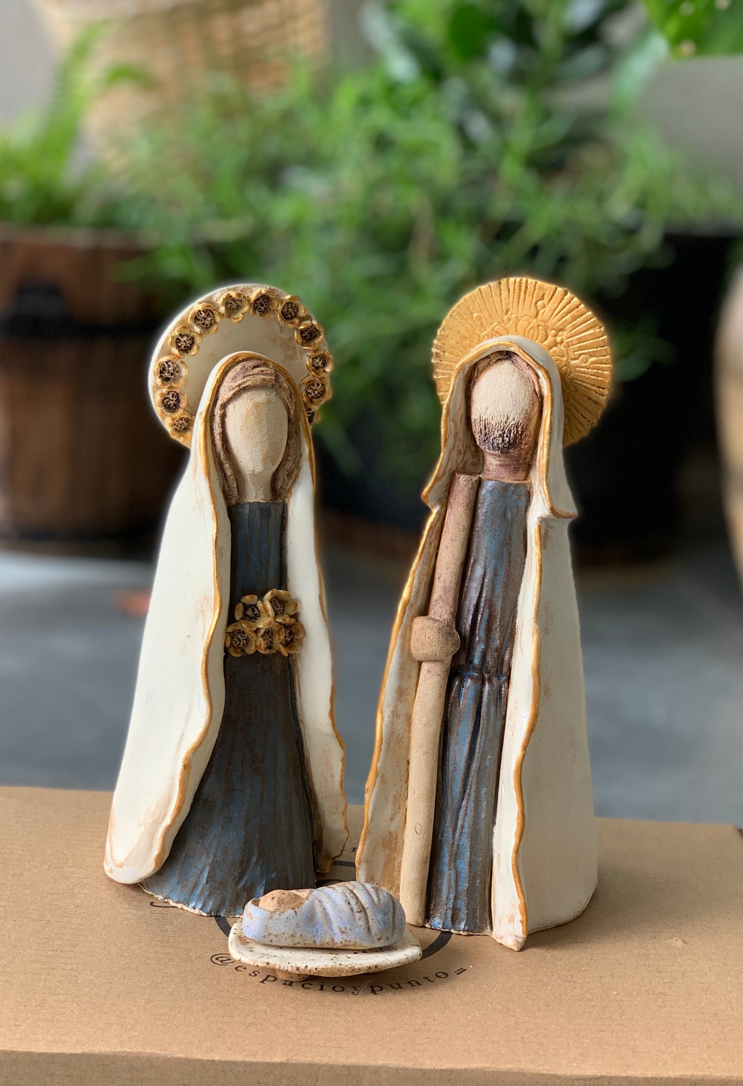Pesebre cerámica flores amarillas