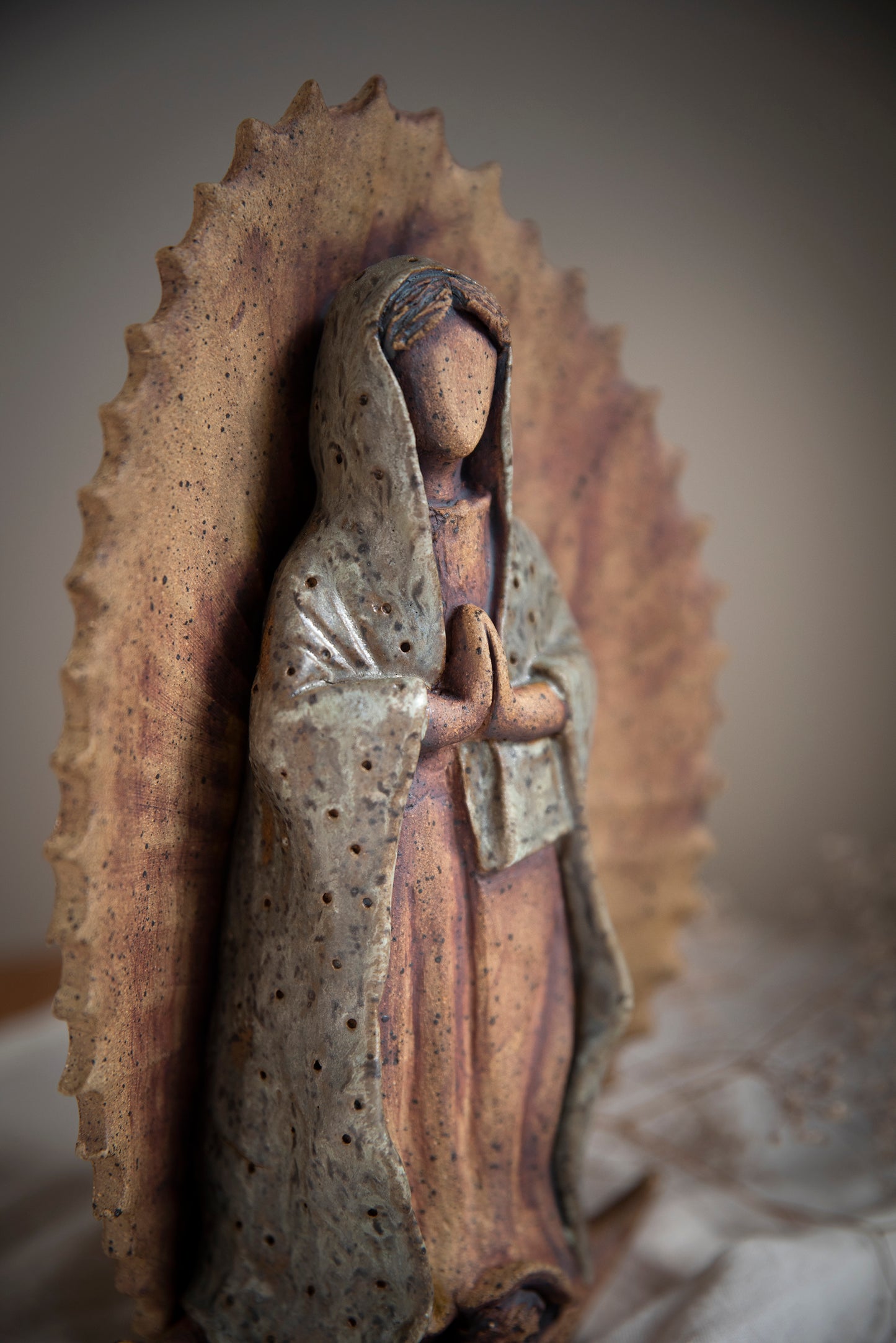 Virgen de cerámica Guadalupe