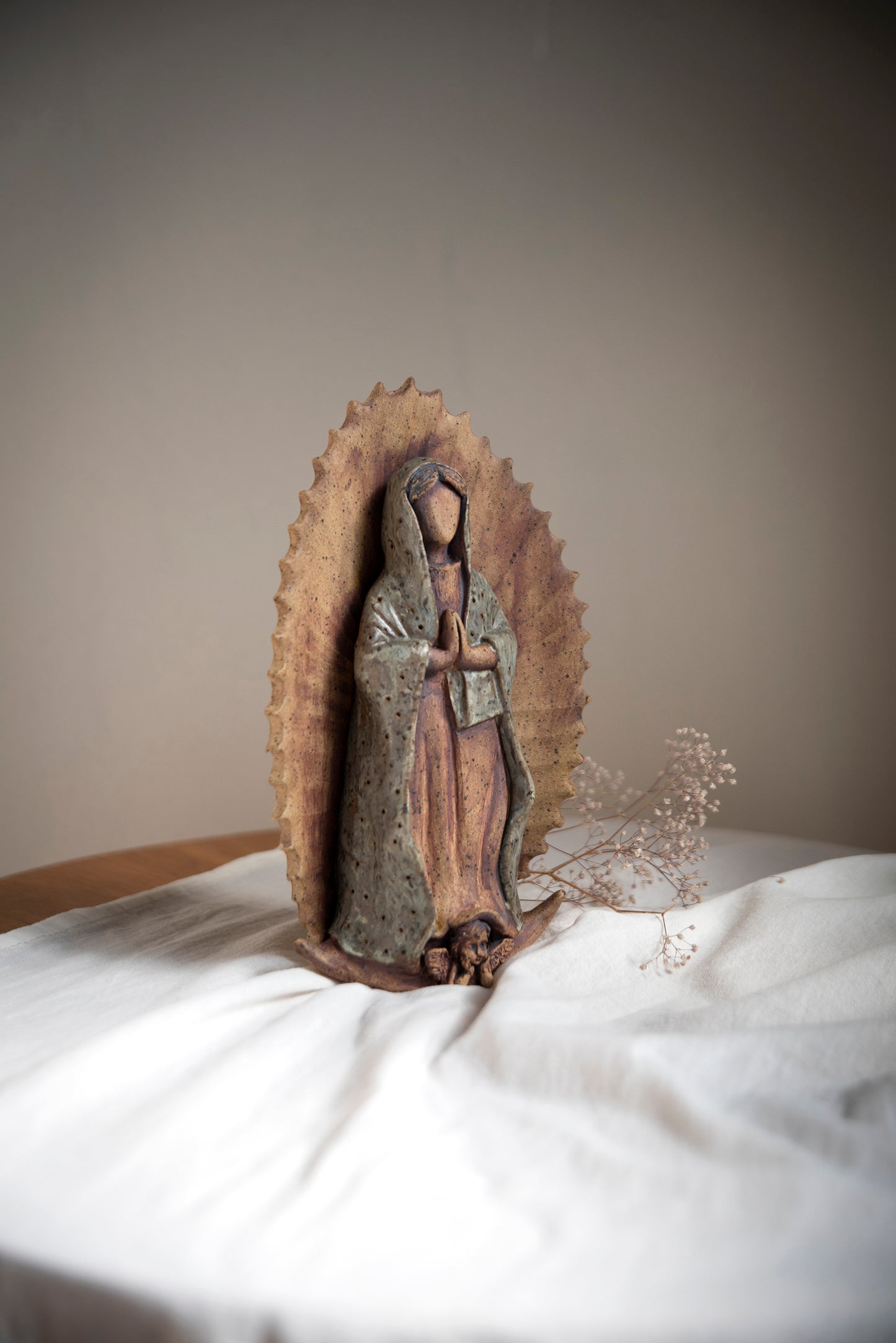 Virgen de cerámica Guadalupe