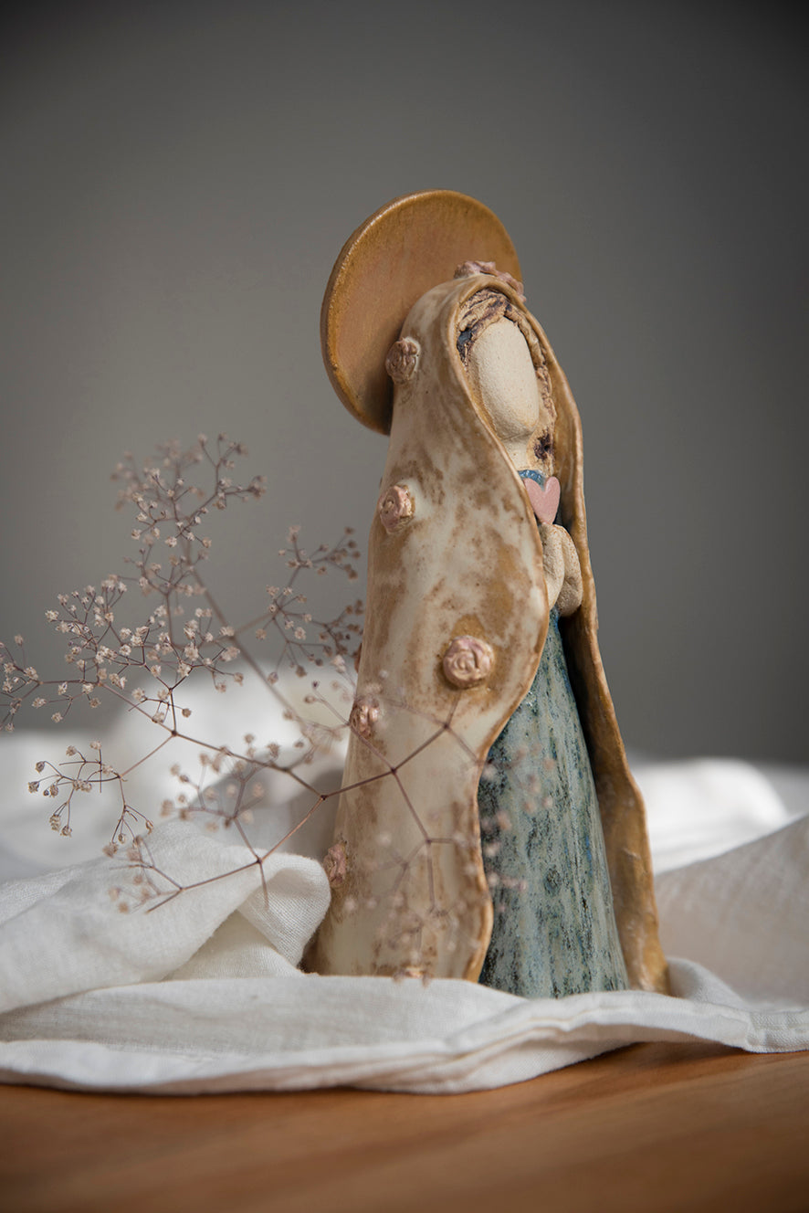 Virgen de cerámica Manto con Flores