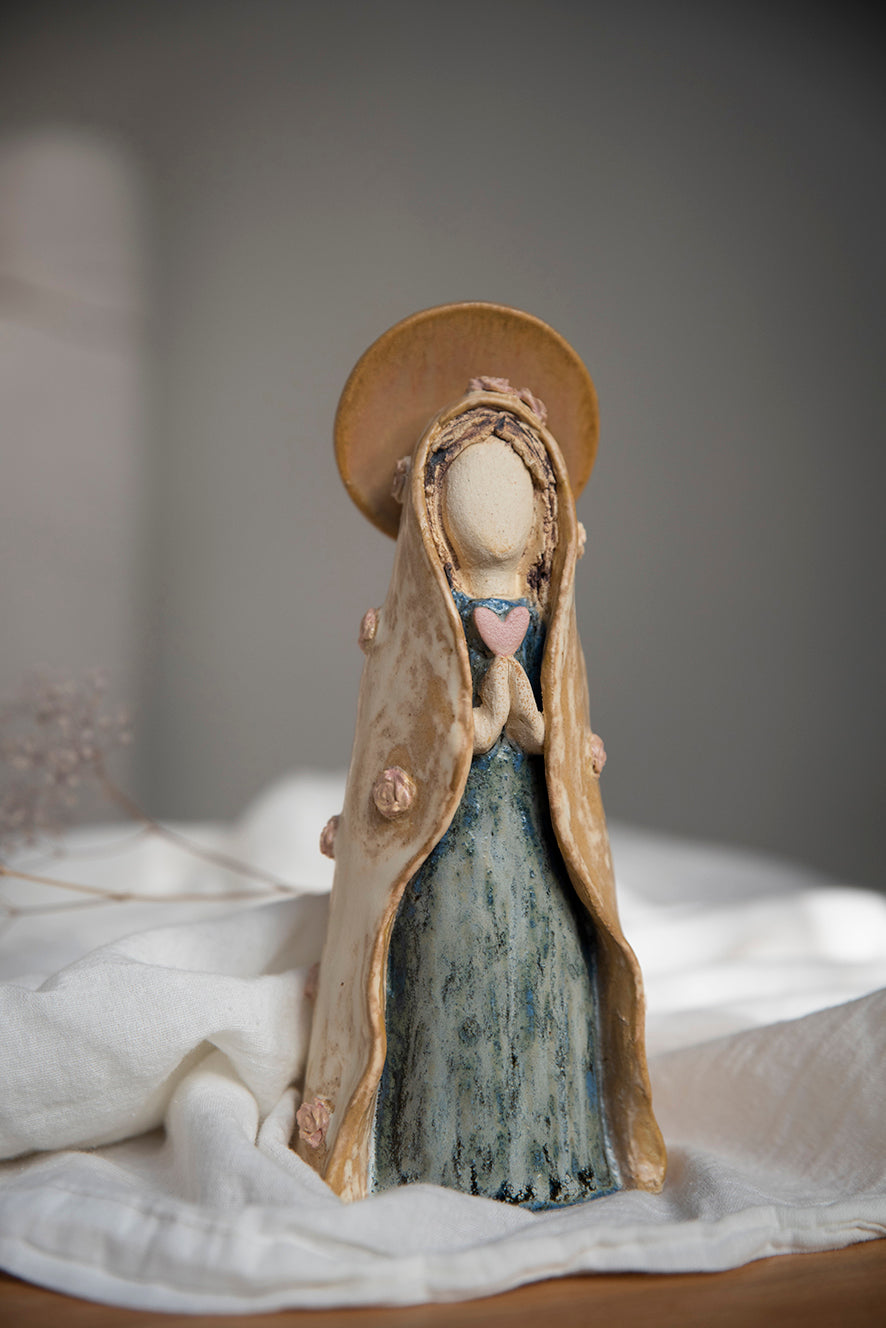 Virgen de cerámica Manto con Flores