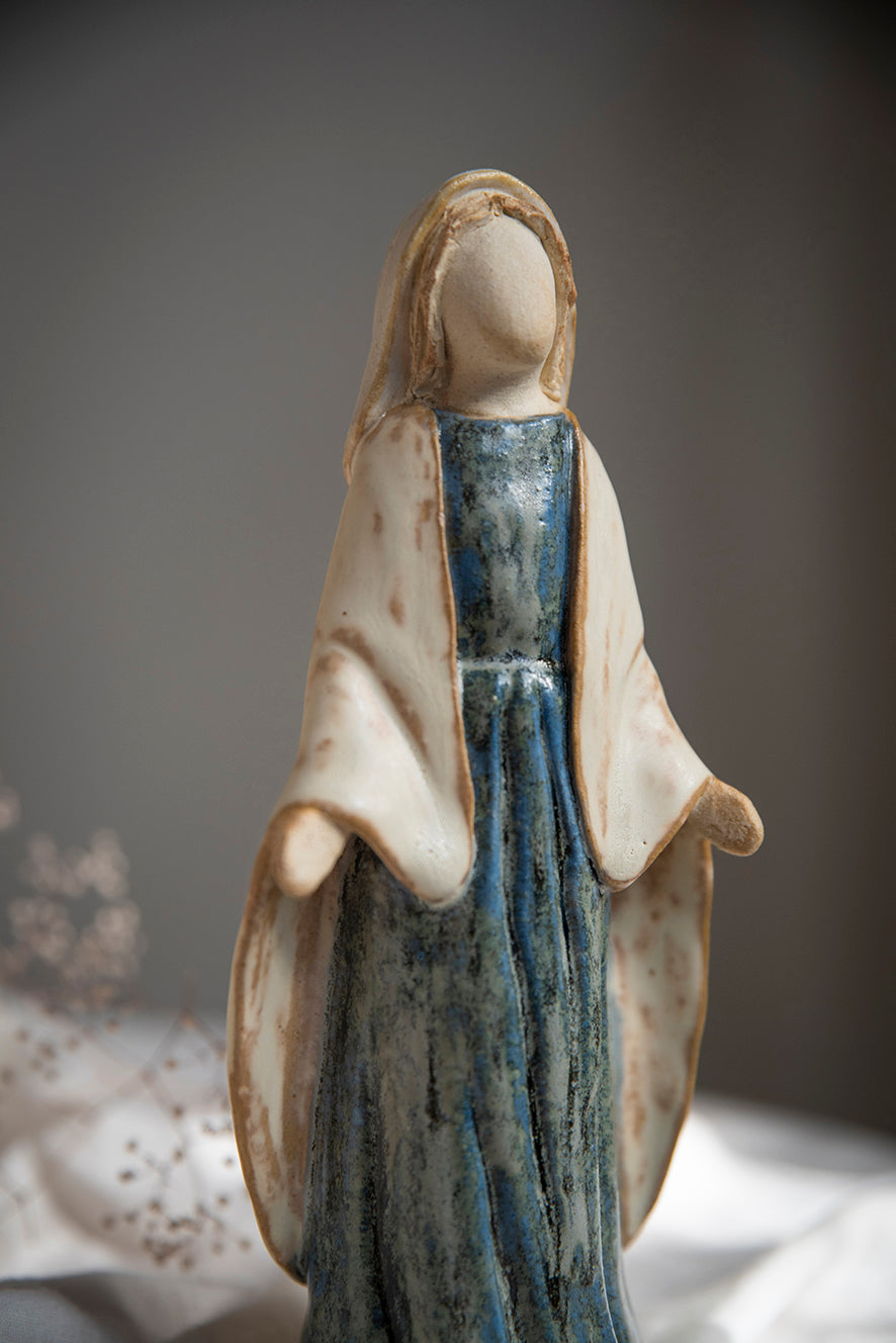 Virgen Milagrosa de cerámica