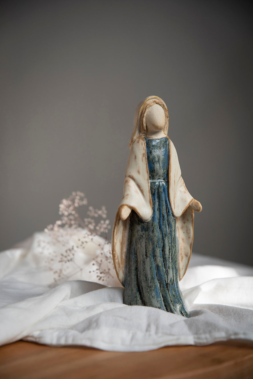 Virgen Milagrosa de cerámica
