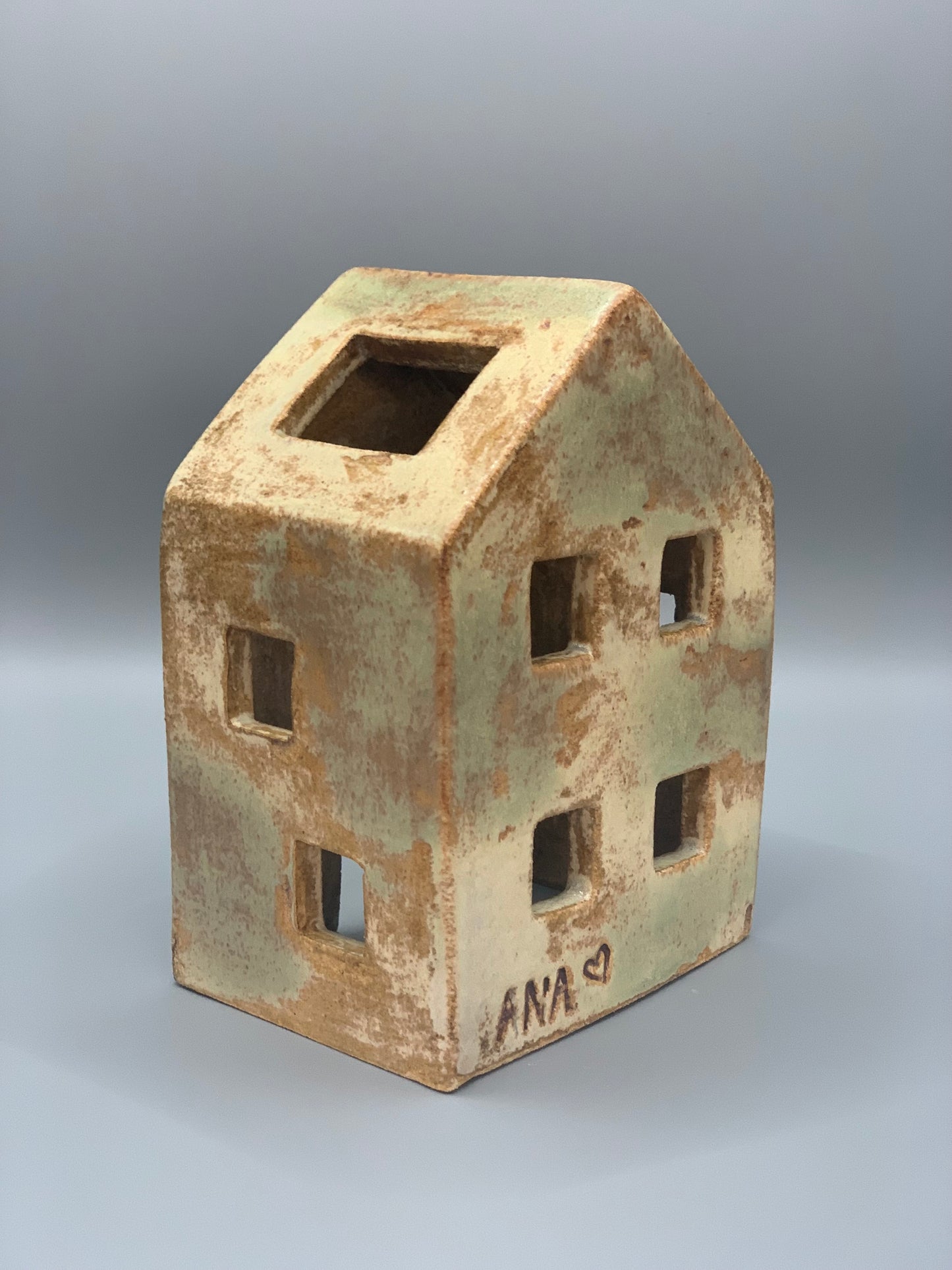 Casa de luz ventanas cuadradas