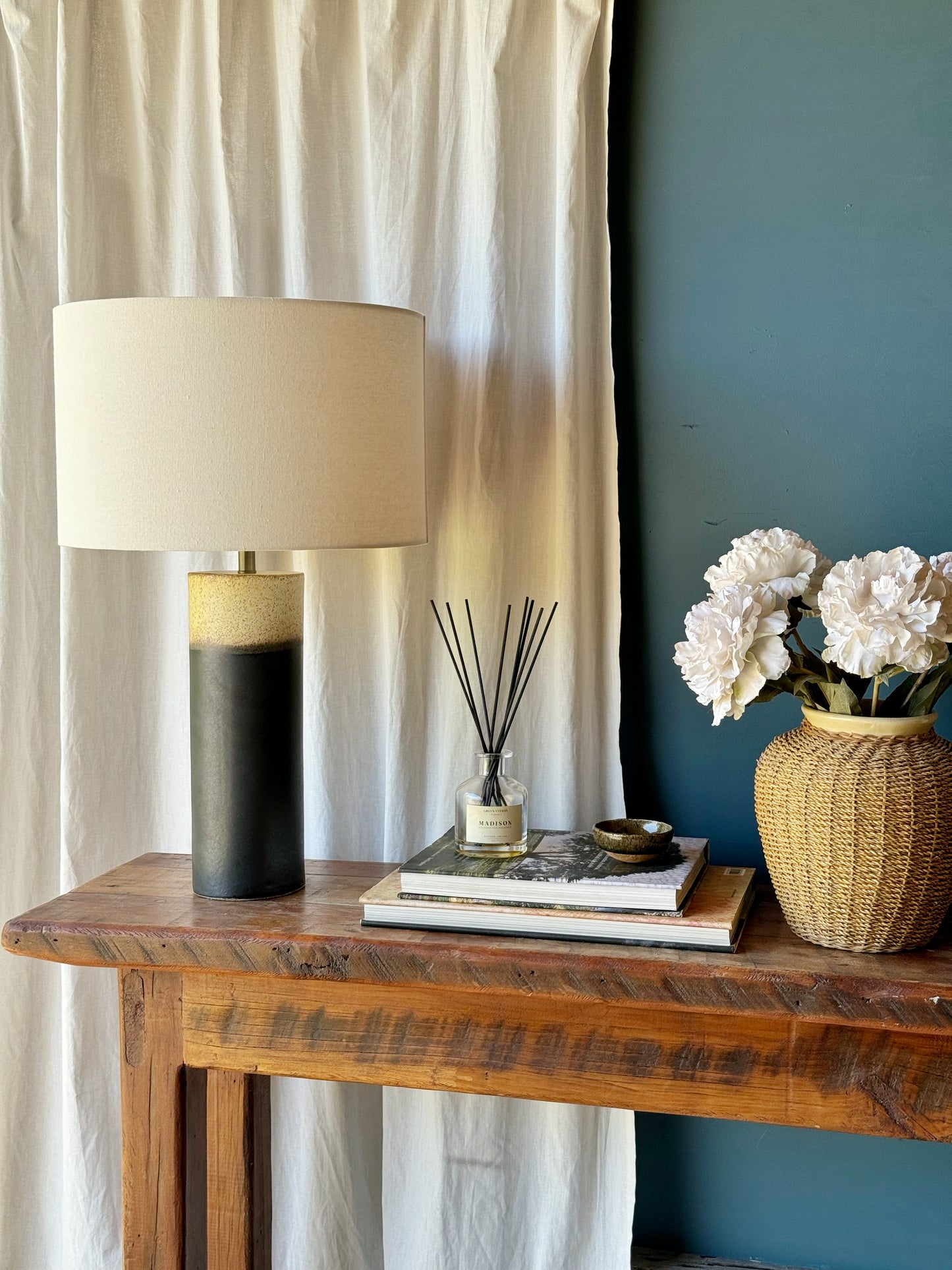 Lámpara Puelche Negra Crema & Tela