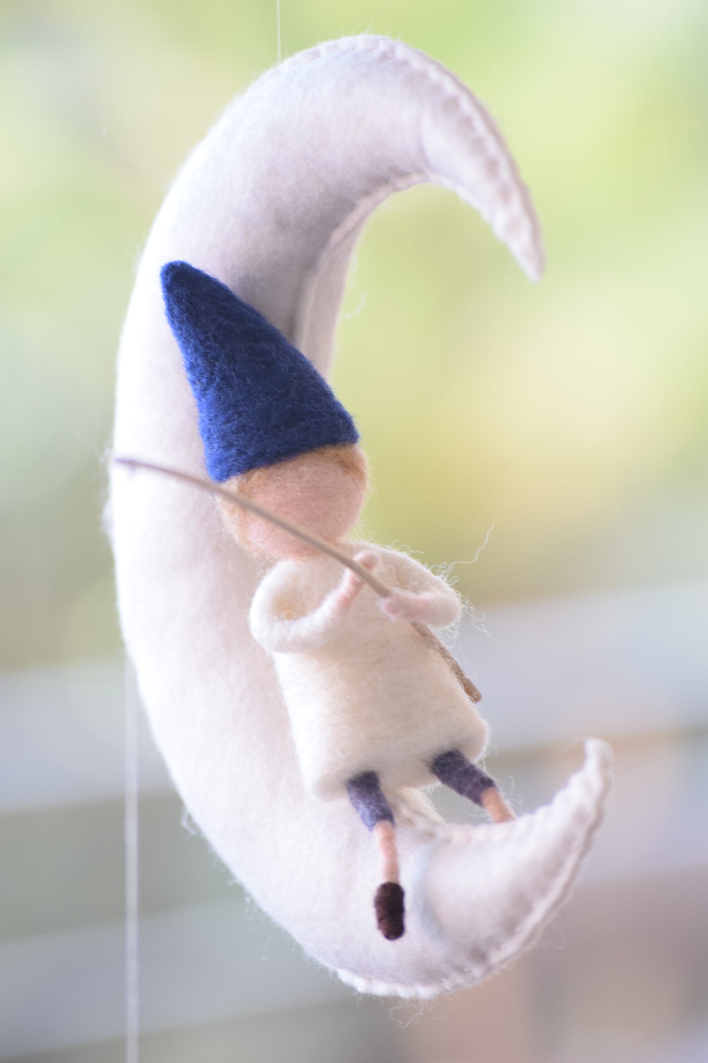 Móvil niño pescador en la luna