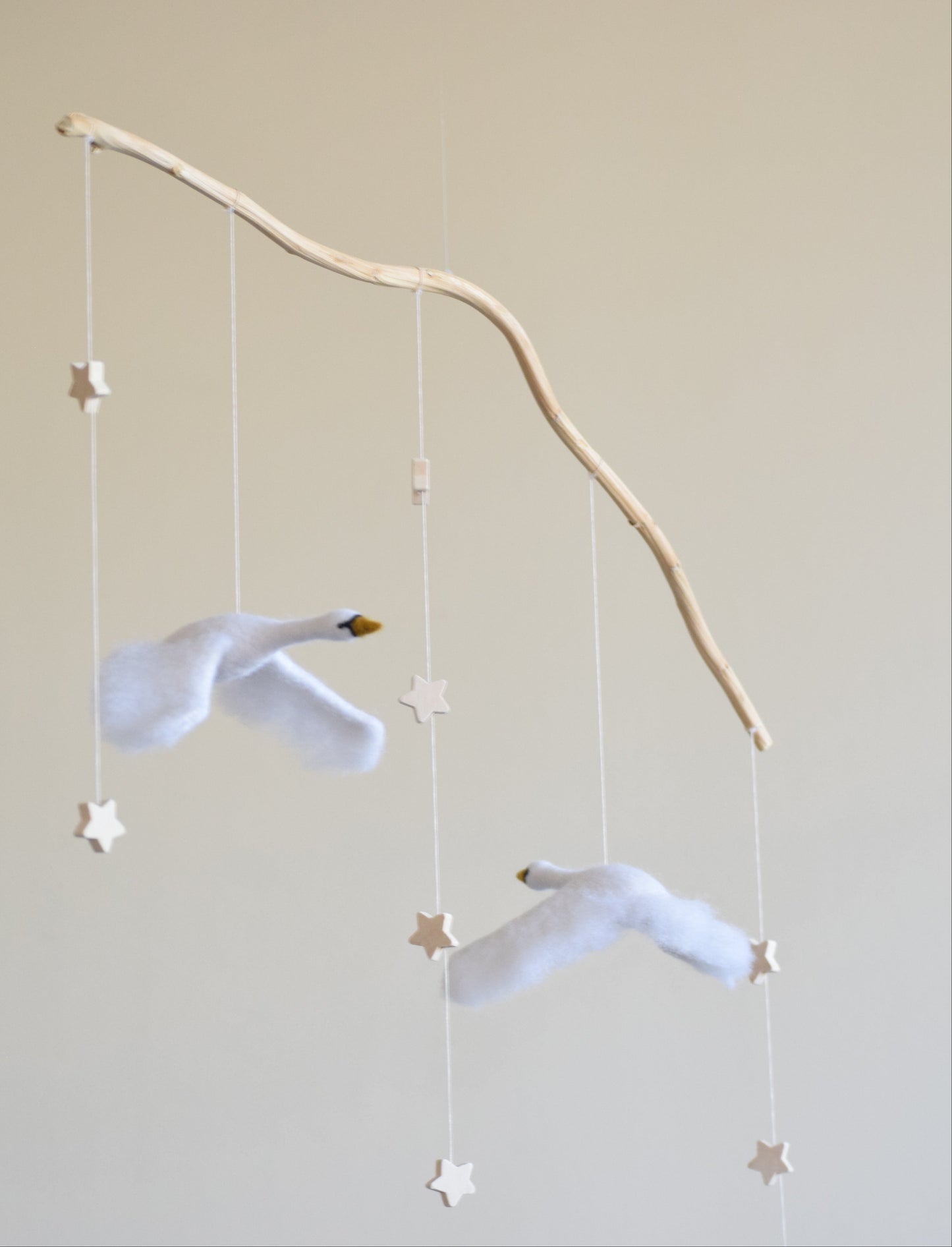 Móvil cisnes volando