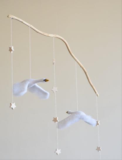 Móvil cisnes volando