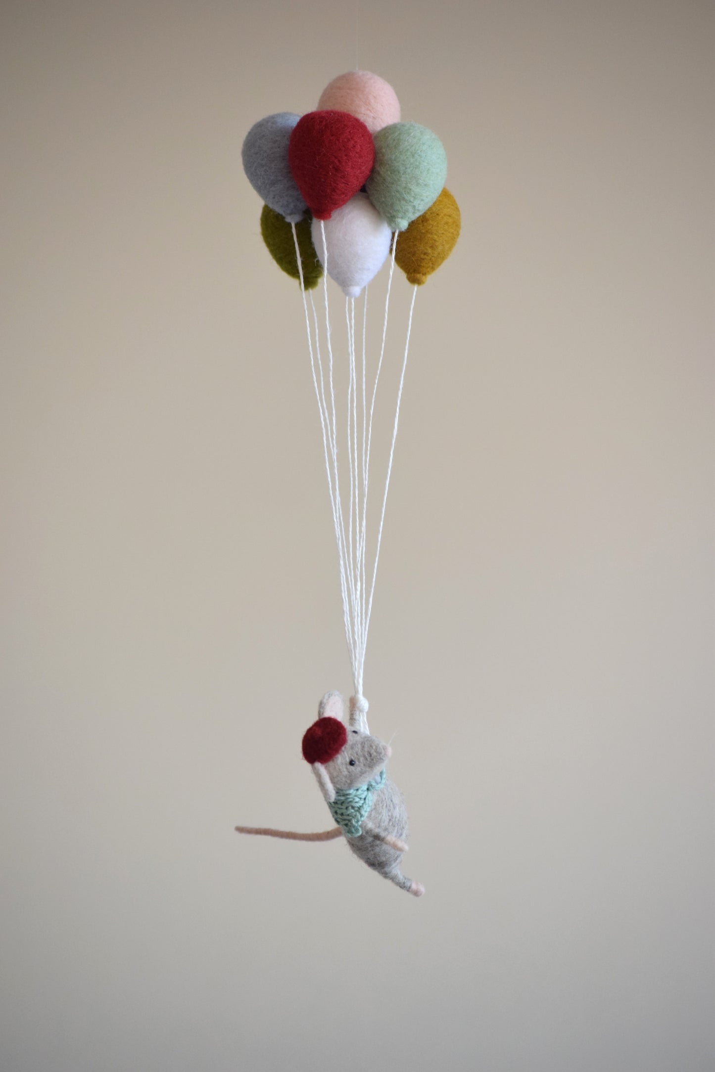 Móvil ratón con globos
