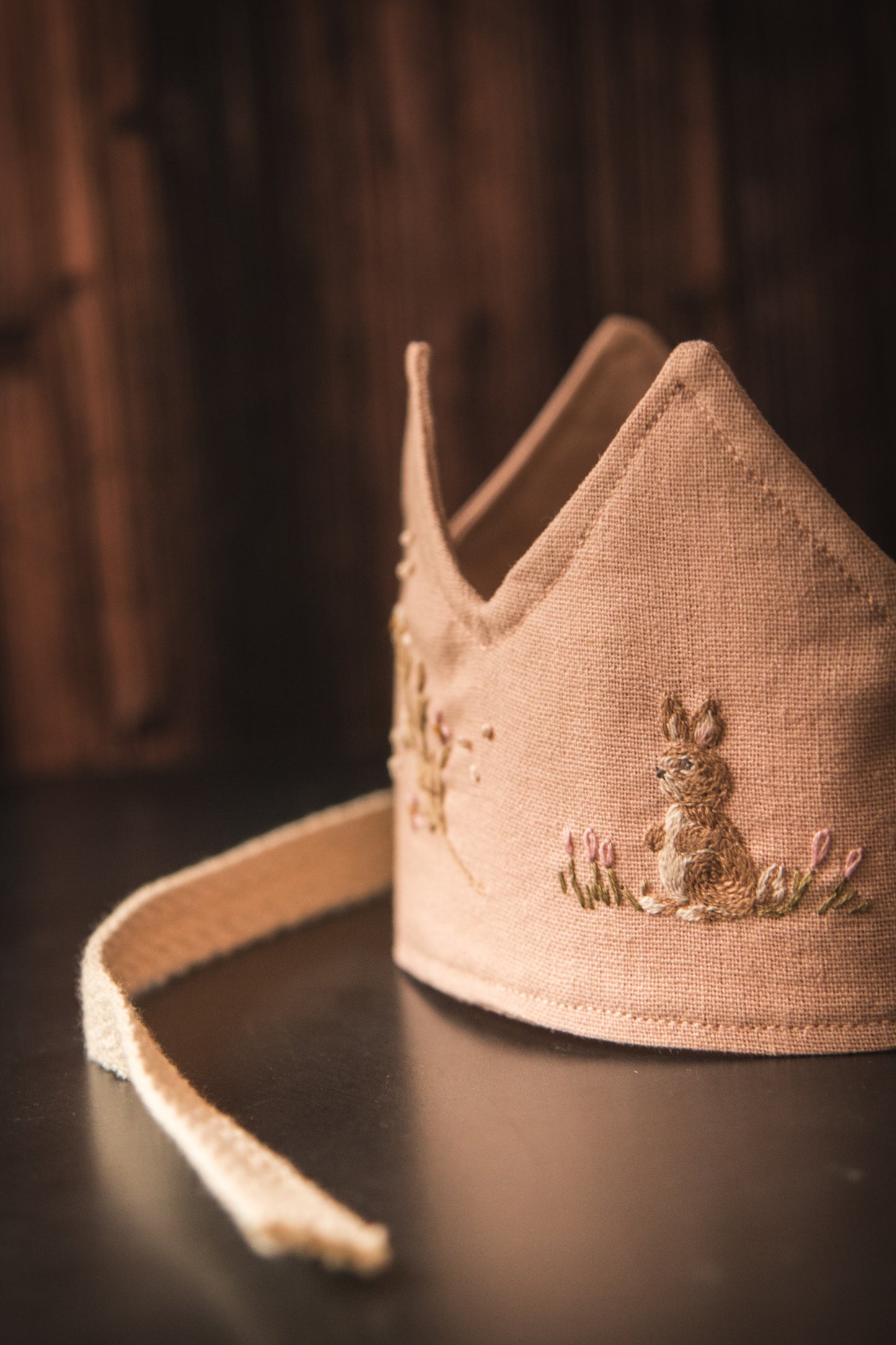 Coronita cumpleaños conejito bordada