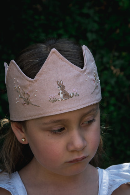 Coronita cumpleaños conejito bordada