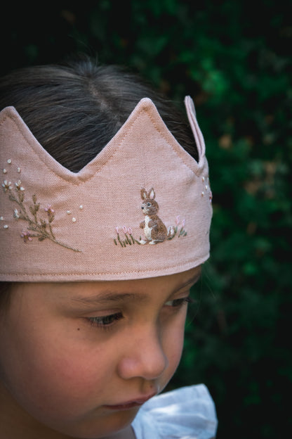 Coronita cumpleaños conejito bordada