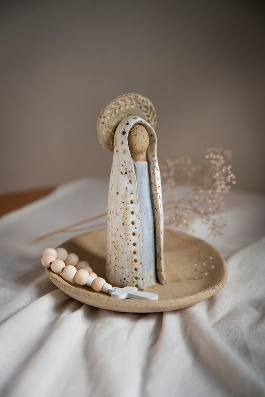 Plato de cerámica con virgen - Blanca (M)