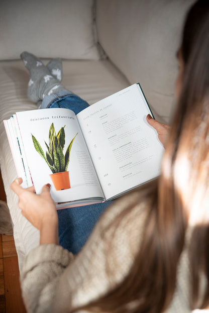 Libro Laboratorio Botánico de Valentina Trejos