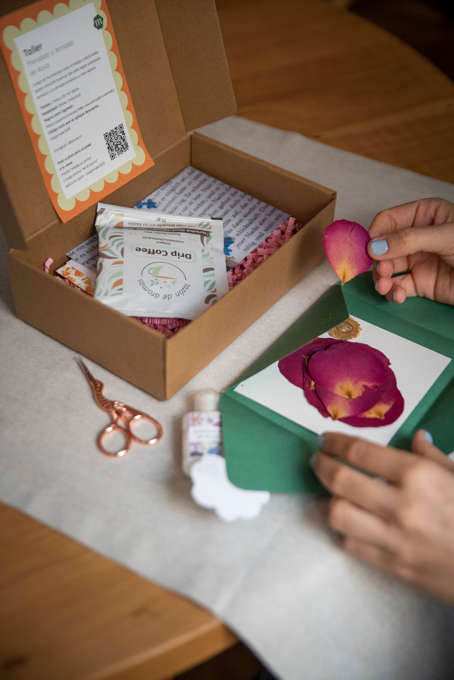 Caja Aprendo con taller prensado y armado de rosas