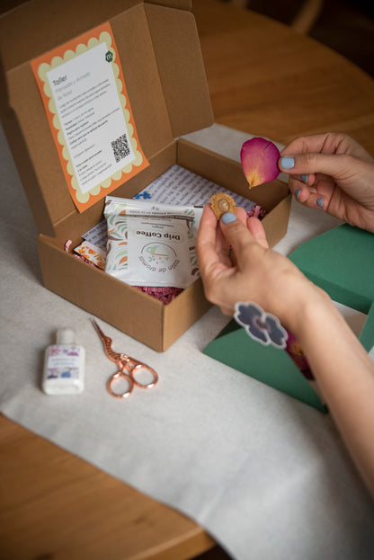 Caja Aprendo con taller prensado y armado de rosas