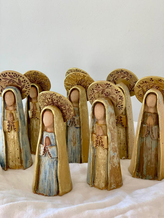 Virgen de cerámica pequeña